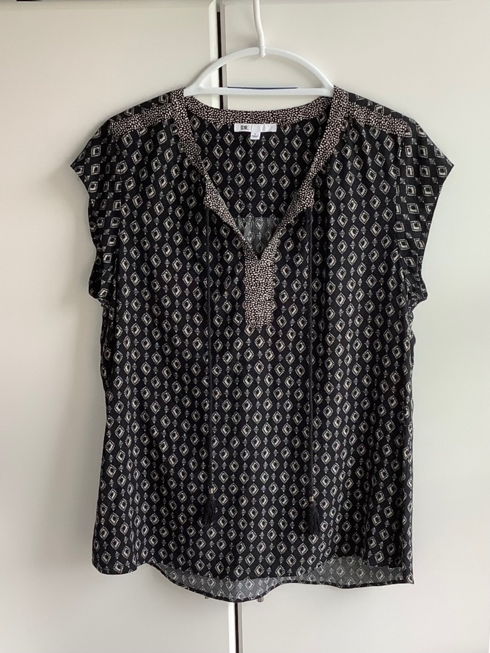 DR2 Printed Rayon Blouse Size L – Lightweight Boho Tassel Top